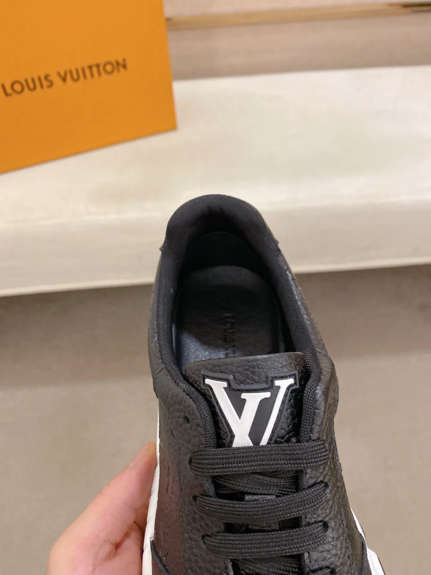 Men's shoes💰 442💰louis vuitton (Louis Vuitton/lv)🔍🔍The new counters are on sale at the same time. The uppers are imported from Italy. ⃣️Re-engraved🇮🇹💪💪, ⚠Sole: The original sole is specially provided by the original factory, the exclusive movable molded sole is super comfortable, ⚠Original and single goods 🔍high quality, you can enter and leave the counter at will, welcome to compare⚠. Code number: 38-44 (45/customized, non-refundable)